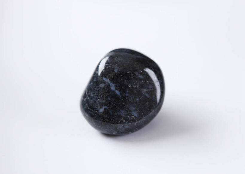 无人,横图,俯视,室内,特写,白天,白色背景,奢侈,静物,珠宝,一块,阴影,反射,矿石,影子,玛瑙,黑色,摄影,影棚,昂贵,贵重,宝石,坚定,宝贵,彩图,高角度拍摄,影棚拍摄,拍摄,石髓,玉髓,缟玛瑙