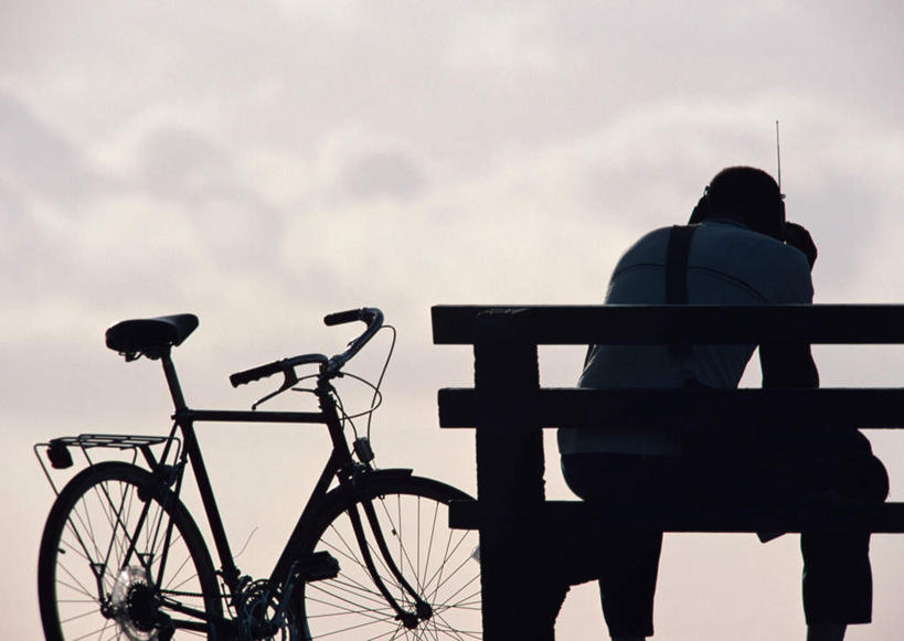 西方人,一个人,坐,横图,室外,白天,旅游,度假,岛屿,美景,自行车,椅子,夏威夷,欧洲,美国,欧洲人,仅一个男性,仅一个人,阴影,服装,光线,影子,木椅,景观,云,云朵,背光,云彩,休闲装,娱乐,车,脚踏车,仅一个年轻男性,背面,衣服,蓝色,白云,蓝天,天空,阳光,自然,交通工具,天,享受,休闲,休闲服,景色,放松,服饰,晴朗,北美,北美洲,自然风光,载具,美洲,逆光,瓦胡岛,欧胡岛,欧湖岛,夏威夷州,爱洛哈之州,北亚美利加洲,亚美利加洲,聚集之岛,男人,男性,年轻男性,白种人,列岛,群岛,诸岛,晴空,坐着,半身,彩图