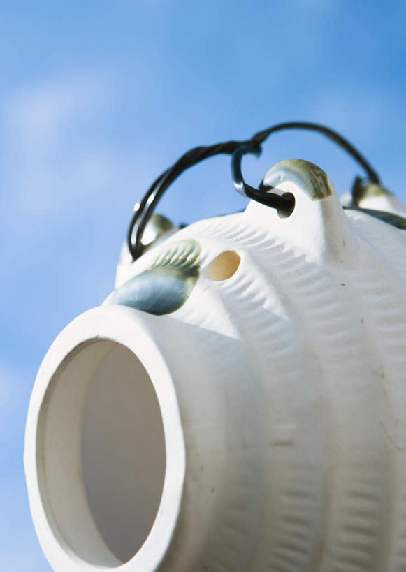 无人,竖图,室外,特写,白天,正面,静物,阴影,日本文化,光线,蚊香猪,影子,云,云朵,蚊香架,云彩,文化,一个,蓝色,白色,白云,蓝天,天空,阳光,天,晴朗,单个,和风,晴空,彩图,蚊取豚,香薰器,小猪香炉,传统文化