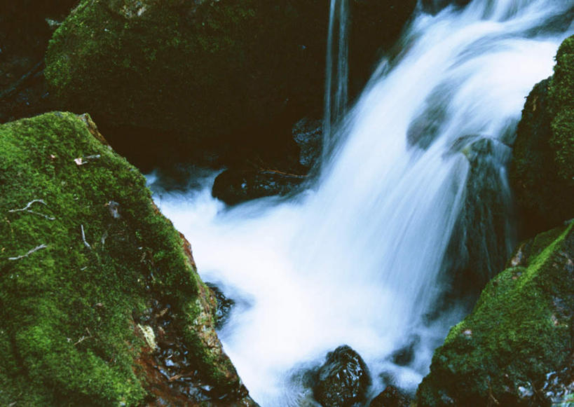 无人,横图,俯视,室外,白天,旅游,度假,河流,石头,美景,瀑布,山,山脉,水,爱媛县,日本,亚洲,阴影,飞溅,溅,光线,石子,液体,影子,河水,景观,山峰,水滴,水流,青苔,苔藓,山峦,娱乐,水珠,阳光,自然,群山,享受,休闲,景色,放松,喷洒,自然风光,东亚,日本国,爱媛,四国地方,四国,四国岛,跌水,石块,彩图,高角度拍摄,宇和岛市,宇和岛