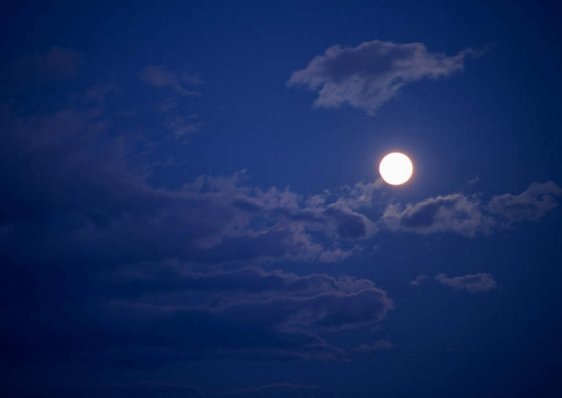 无人,横图,室外,夜晚,仰视,美景,日本,亚洲,景观,月亮,云,云朵,月光,云彩,蓝色,白云,蓝天,天空,自然,天,景色,晴朗,明亮,自然风光,东亚,日本国,九州本岛,九州,九州岛,九州地方,宫崎,宫崎县,皎洁,晴空,彩图,低角度拍摄