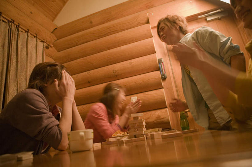 东方人,四个人,伙伴,朋友,家,木屋,站,坐,笑,鼓掌,微笑,露齿笑,横图,室内,白天,仰视,爱情,游戏,友谊,智慧,窗帘,桌面,桌子,玩具,亚洲,阴影,服装,朦胧,模糊,装饰,反射,木制,影子,浪漫,玩,注视,休闲装,黄种人,娱乐,住宅,衣服,帘子,木制品,观察,看,站着,张嘴,休闲,温暖,温馨,休闲服,遮阳,积木,恩爱,益智,遮,遮掩,恋人,服饰,叠叠高,观看,活动,华丽,修饰,点缀,和睦,察看,掩盖,遮挡,思维,发泄,关注,消遣,智力,想象,张大嘴巴,遮盖,抽积木,宣泄,衬托,美观,雅致,雅观,掩饰,倒塌,叠叠乐,叠叠木,友情,男人,男性,年轻男性,年轻女性,女人,女性,亚洲人,情侣,张开嘴,拍手,玩耍,嬉戏,站立,坐着,半身,彩图,低角度拍摄,茅舍,茅屋,棚屋,小木屋,小屋,伴侣,融洽