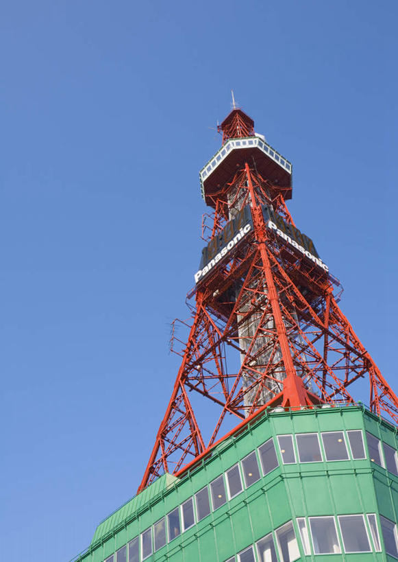 无人,竖图,室外,白天,仰视,旅游,度假,标志建筑,地标,建筑,北海道,日本,亚洲,一座,阴影,光线,影子,娱乐,建设,红色,蓝色,绿色,蓝天,天空,阳光,天,享受,休闲,旅游胜地,放松,晴朗,东亚,万里无云,札幌,大通公园,日本国,北海道地方,北海道岛,县厅,札幌电视塔,札幌铁塔,晴空,晴空万里,彩图,低角度拍摄,札幌市