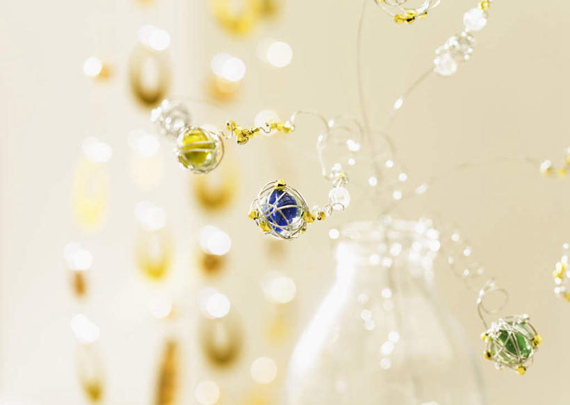 无人,横图,室内,特写,白天,正面,金属制品,许多,阴影,朦胧,模糊,装饰,反射,金属,影子,珠子,很多,装饰品,装饰物,华丽,修饰,点缀,饰物,衬托,美观,雅致,雅观,彩图