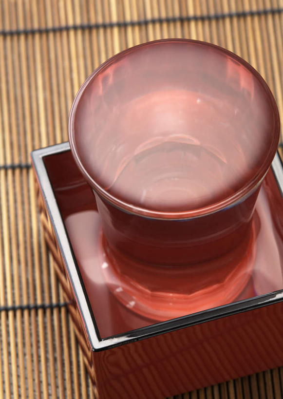 无人,竖图,俯视,室内,特写,白天,杯子,塌塌米,榻榻米,一杯,开胃酒,玻璃制品,一个,红色,水杯,单个,餐前酒,叠席,玻璃杯,彩图,高角度拍摄