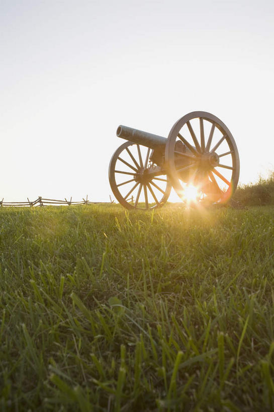 无人,农田,竖图,室外,白天,仰视,旅游,度假,竞争,庄稼,农作物,草地,草坪,美景,植物,美国,对抗,阴影,冲突,光线,影子,景观,破坏,娱乐,草,蓝色,绿色,蓝天,天空,阳光,自然,天,享受,休闲,大炮,武器,景色,放松,战争,晴朗,损坏,北美,北美洲,攻击,威胁,对立,矛盾,自然风光,兵器,美洲,防御,万里无云,宾夕法尼亚,宾夕法尼亚州,宾州,拱顶石州,拱心石之州,宾氏林地,首府,敌对,挫败,斗争,抗拒,抗衡,北亚美利加洲,亚美利加洲,杀伤,威慑,葛底斯堡,盖茨堡,亚当斯县,危险,晴空,晴空万里,彩图,低角度拍摄,耕地,庄稼田