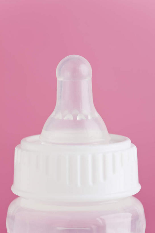 无人,竖图,室内,特写,白天,正面,静物,粉色背景,奶瓶,一个,瓶子,容器,摄影,影棚,单个,奶嘴,婴儿用品,储藏,储存,彩图,影棚拍摄,拍摄,贮存