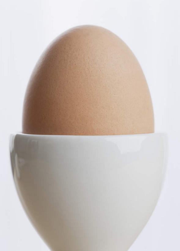 无人,竖图,室内,特写,白天,白色背景,正面,蛋,鸡蛋,一颗,一个,容器,摄影,影棚,单个,储藏,蛋杯,储存,草鸡蛋,卵,盛蛋器,彩图,影棚拍摄,拍摄,贮存