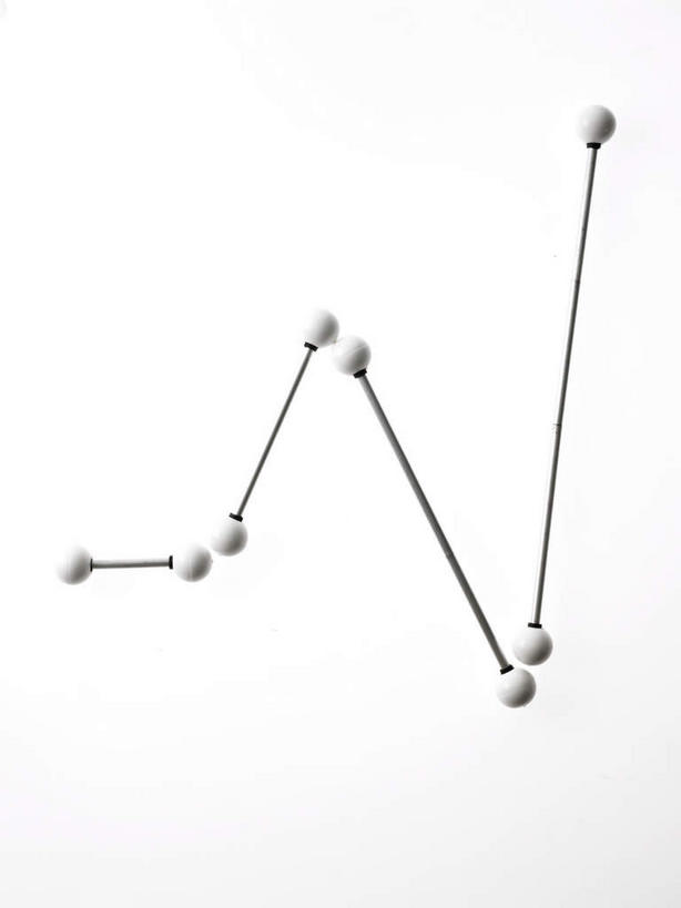 无人,竖图,室内,特写,白天,白色背景,正面,静物,阴影,反射,圆形,影子,银色,模型,摄影,影棚,分子结构,分子几何,分子立体结构,分子形状,彩图,影棚拍摄,拍摄