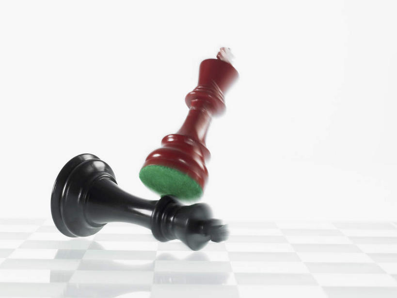 无人,横图,室内,特写,白天,白色背景,正面,游戏,快乐,比赛,竞争,静物,对抗,阴影,反射,方格,格子,影子,玩,娱乐,红色,黑色,象棋,休闲,棋子,棋盘,国际象棋,益智,摄影,影棚,活动,国王,对立,发泄,消遣,智力,抗衡,宣泄,反抗,匹敌,玩耍,嬉戏,彩图,影棚拍摄,拍摄,王