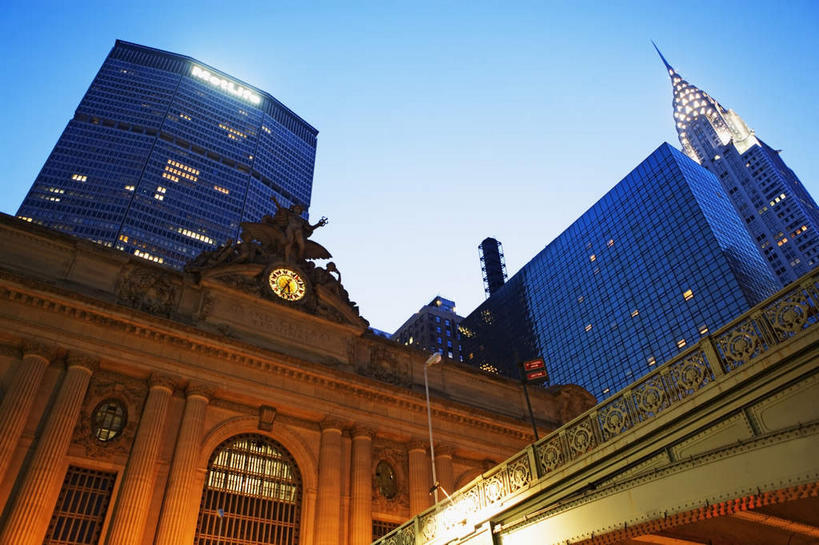 无人,高楼大厦,横图,室外,白天,仰视,度假,美景,日落,城市风光,标志建筑,城市,大厦,地标,建筑,摩天大楼,雕塑,纽约,美国,阴影,艺术,装饰,时间,光线,雕刻,雕像,时钟,影子,景观,晚霞,霞光,落日,建筑群,灯光,曼哈顿,计时,娱乐,建设,蓝色,蓝天,天空,黄昏,工艺品,钟表,天,享受,休闲,表,景色,彩霞,放松,晴朗,纪念,美术,北美,北美洲,主题,美洲,陈列,纽约州,万里无云,帝国之州,帝国州,功能,美学,北亚美利加洲,亚美利加洲,夕照,大都会人寿保险大楼,麦迪逊大道,钟,晴空,晴空万里,夕阳,彩图,低角度拍摄,大楼,高层建筑,高楼,摩天楼,曼哈顿岛,斜阳