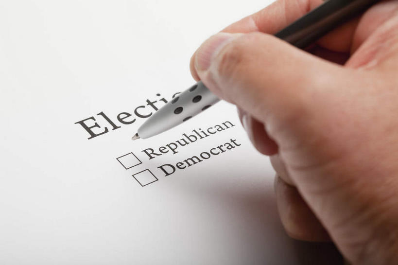 西方人,手,一个人,横图,俯视,室内,特写,白天,欧洲,欧洲人,仅一个男性,仅一个人,仅一个中年男性,握,阴影,反射,英文,笔,标志,材料,档案,文件,文字,影子,纸,字符,字母,办公用品,拿,拿着,标识,水笔,文具,手稿,学习用品,资料,手部,握着,摄影,影棚,英文字母,单手,文具用品,证明,一支,书写,文档,推举,男人,男性,中年男性,白种人,半身,彩图,高角度拍摄,影棚拍摄,拍摄,投票,选举