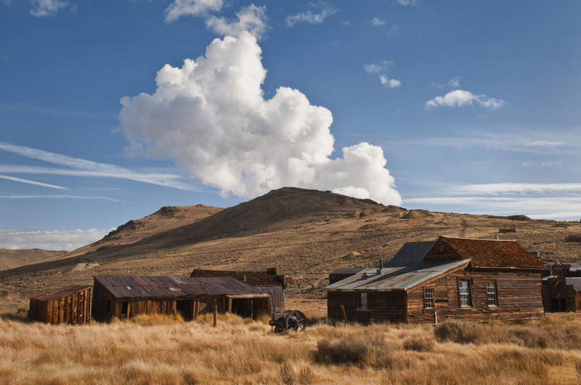 无人,公园,家,木屋,横图,室外,白天,正面,旅游,度假,美景,山,山脉,植物,美国,阴影,枯萎,光线,影子,景观,山峰,云,云朵,马车,枯草,山峦,云彩,娱乐,住宅,车,草,黄色,蓝色,白云,蓝天,天空,阳光,自然,交通工具,群山,天,享受,休闲,景色,放松,晴朗,北美,北美洲,加利福尼亚,自然风光,载具,美洲,加州,加利福尼亚州,金州,黄金州,北亚美利加洲,亚美利加洲,历史公园,波地州立历史公园,晴空,彩图,茅舍,茅屋,棚屋,小木屋,小屋