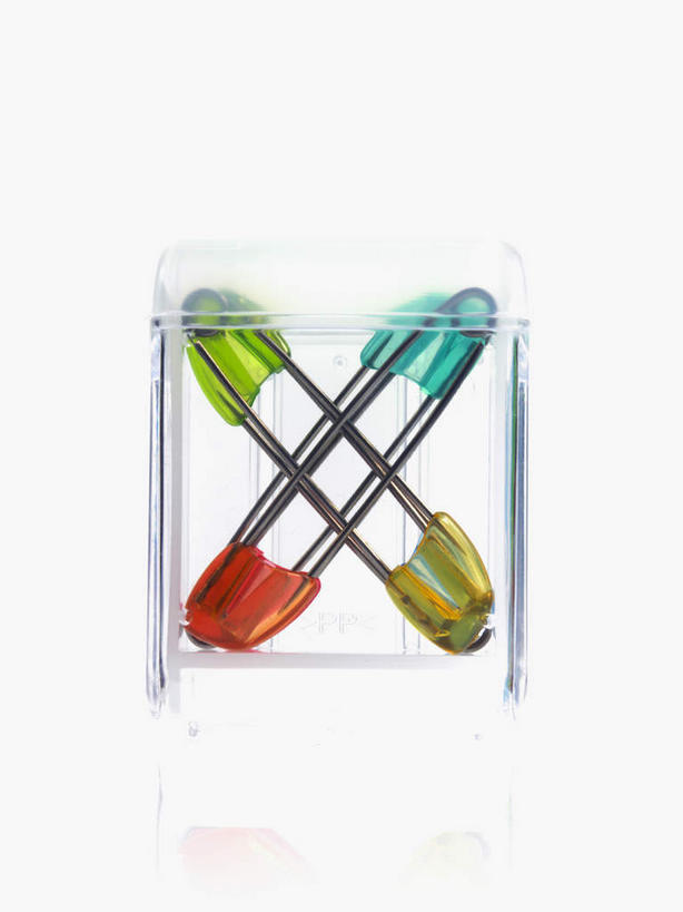 无人,竖图,室内,特写,白天,白色背景,正面,静物,塑料,办公用品,别针,盒子,文具,一个,容器,塑料制品,摄影,影棚,单个,储藏,办公设备,文具用品,储存,文化工具,彩图,影棚拍摄,拍摄,贮存,安全别针