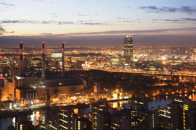 无人,高楼大厦,横图,俯视,航拍,室外,白天,长时间曝光,度假,办公楼,技术,美景,日落,城市风光,城市,大厦,建筑,摩天大楼,写字楼,纽约,美国,阴影,环保,朦胧,模糊,光线,科学,影子,景观,晚霞,霞光,落日,灯光,娱乐,黄昏,楼宇,享受,休闲,发电站,商务楼,景色,彩霞,放松,能源,回收,资源,北美洲,鸟瞰,美洲,能量,热量,曝光,利用,低碳,循环,纽约州,帝国之州,帝国州,北亚美利加洲,亚美利加洲,持续,夕照,皇后郡,皇后区,长岛市,地热能,热能,天然热能,地热电站,地热发电站,夕阳,彩图,高角度拍摄,大楼,高层建筑,高楼,摩天楼,斜阳