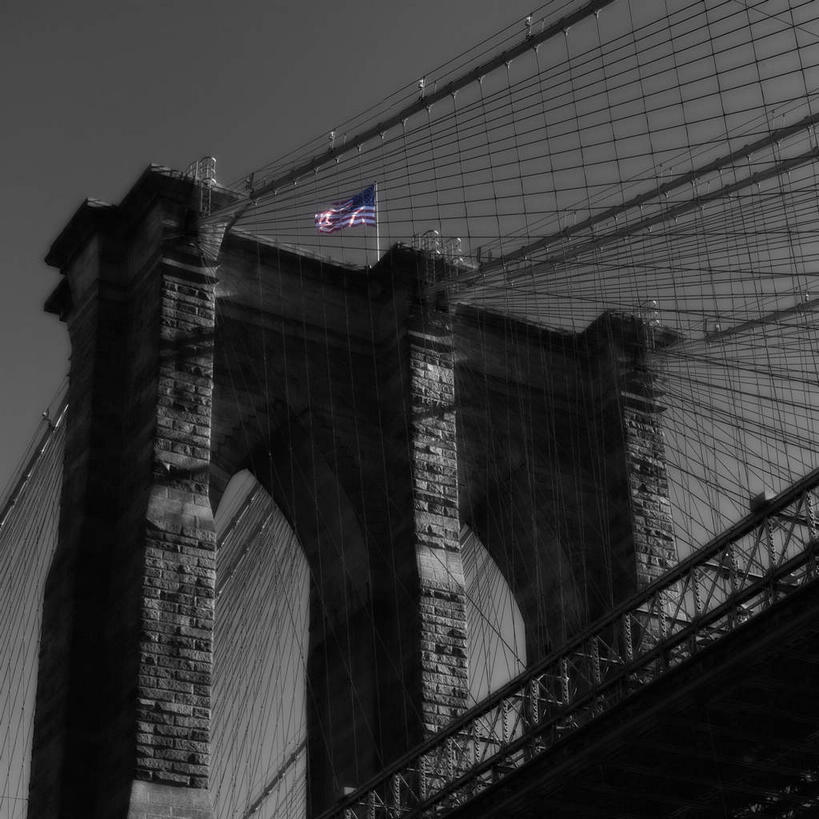 无人,方图,黑白,室外,白天,仰视,旅游,度假,标志建筑,城市,大桥,地标,建筑,桥梁,旗帜,国旗,纽约,美国,一面,阴影,飘扬,光线,影子,布鲁克林大桥,桥,曼哈顿,娱乐,建设,星条旗,天空,阳光,天,享受,休闲,钢索,旅游胜地,放松,美国国旗,吊桥,晴朗,飘逸,北美,北美洲,飞扬,美洲,纽约州,万里无云,布鲁克林桥,帝国之州,帝国州,北亚美利加洲,亚美利加洲,石桥墩,旗,晴空,晴空万里,低角度拍摄,美利坚合众国国旗,曼哈顿岛