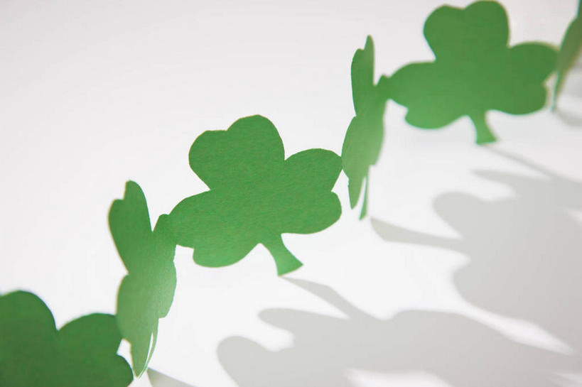 无人,横图,俯视,室内,特写,白天,白色背景,自由,静物,一排,许多,阴影,节日,庆祝,艺术,整齐,反射,影子,纸艺,手工艺品,四叶草,很多,文化,幸运草,排列,绿色,纸制品,工艺品,剪纸,庆典,摄影,影棚,纪念,高雅,队列,和平,牛角花,统一,自信心,品位,剪画,刻纸,圣.帕特里克节,圣帕特里克节,团结,幸运,彩图,高角度拍摄,影棚拍摄,拍摄