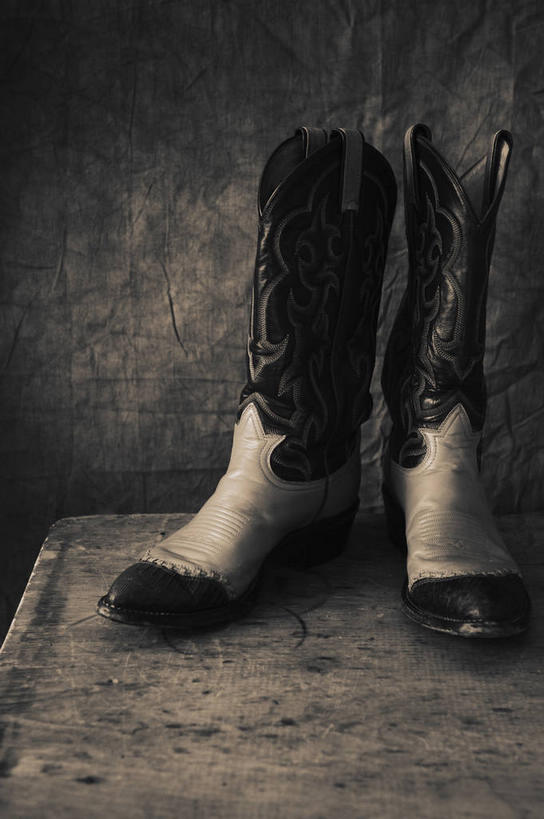 无人,竖图,室内,特写,白天,正面,地板,静物,鞋子,一双,地面,靴子,木地板,牛仔靴,彩图