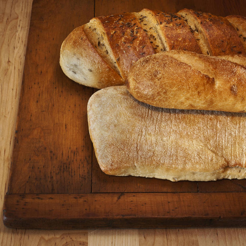 点心,面包,无人,方图,俯视,室内,特写,白天,木制,食品,面点,案板,砧板,食物,糕点,三个,木制品,彩图,高角度拍摄