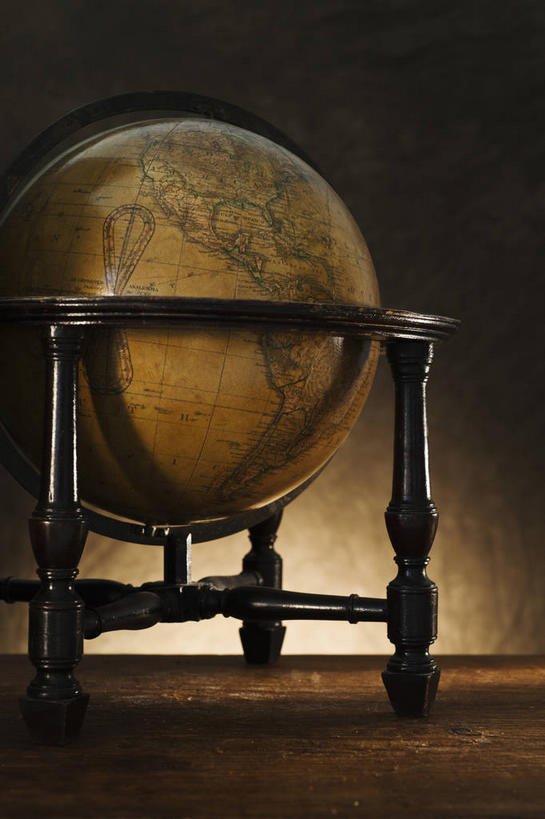 无人,竖图,室内,特写,白天,正面,仪器,海洋,桌面,桌子,静物,地图,网格,木制,地球仪,线条,世界地图,墙,地球,陆地,全球,架子,墙壁,墙面,球,一个,经纬线,模型,木制品,球体,摄影,地理,国家,影棚,单个,古董,华丽,大陆,世界,纬线,版图,经线,古玩,经纬仪,地理学,富丽,华美,彩图,影棚拍摄,拍摄,大洋,大洲