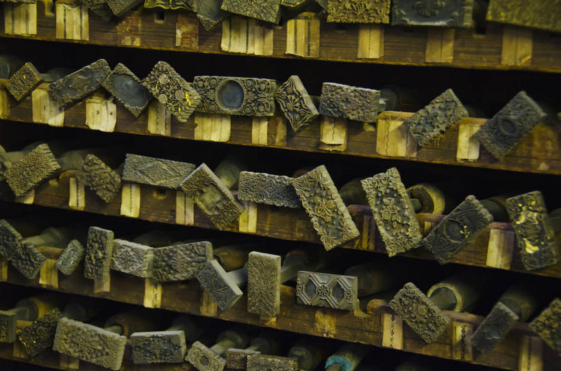 无人,横图,室内,特写,白天,正面,机器,静物,一排,许多,整齐,印刷,木制,工具,很多,设备,架子,排列,木制品,机械,古董,队列,古玩,印刷机,复制,彩图,印版,印刷设备