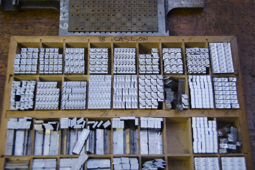 无人,横图,俯视,室内,特写,白天,机器,静物,一排,许多,古老,整齐,并列,并排,印刷,工具,很多,设备,排列,机械,古董,队列,平行,古玩,印刷机,复制,陈腐,彩图,高角度拍摄,印版,印刷设备,凸版印刷机