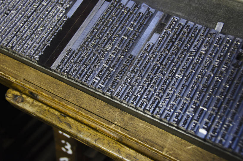 无人,横图,俯视,室内,特写,白天,机器,静物,一排,许多,古老,整齐,并列,并排,印刷,英文,标志,工具,文字,字符,字母,很多,设备,标识,排列,机械,古董,英文字母,队列,平行,古玩,印刷机,复制,陈腐,彩图,高角度拍摄,印版,印刷设备,凸版印刷机