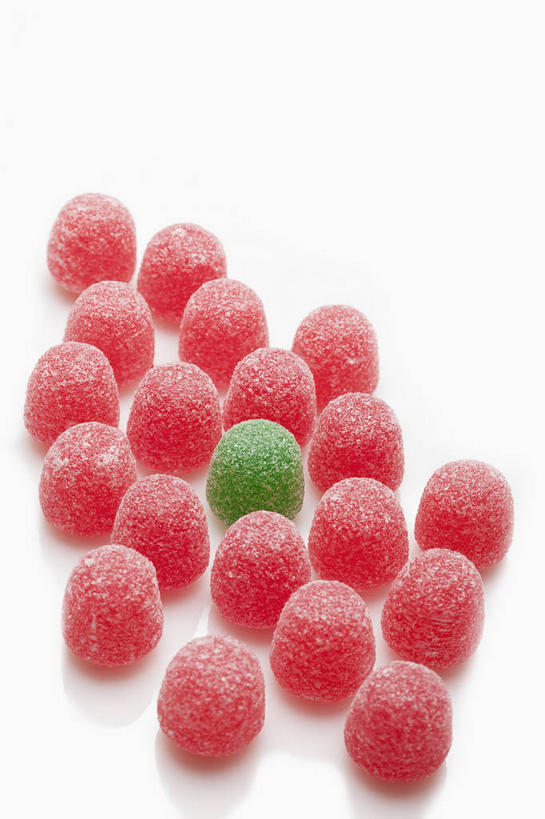 无人,横图,俯视,室内,特写,白天,白色背景,许多,阴影,反射,影子,食品,糖,糖果,甜点,甜品,软糖,很多,橡皮糖,食物,红色,绿色,甜食,摄影,影棚,彩图,高角度拍摄,影棚拍摄,拍摄