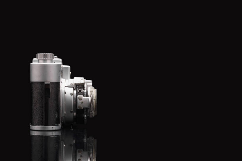 无人,横图,室内,特写,白天,正面,静物,相机,阴影,黑色背景,反射,影子,拍照,黑色,数码相机,摄影,影棚,一部,照相机,彩图,影棚拍摄,拍摄,照相