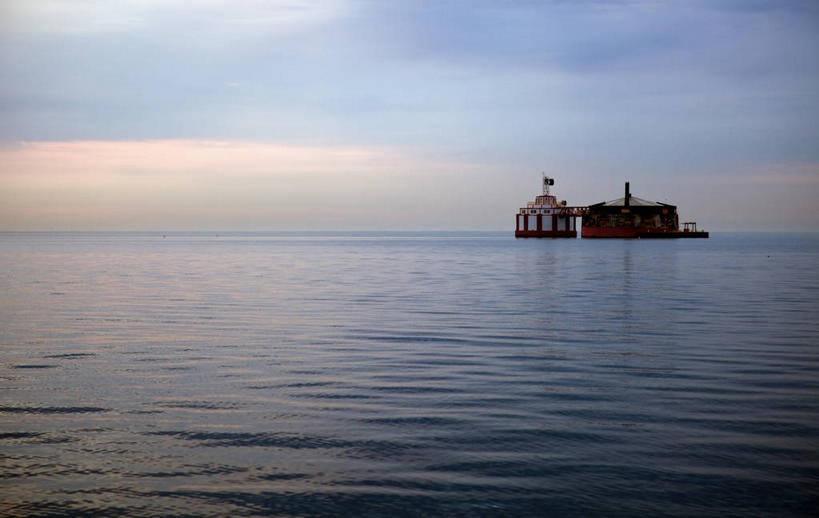 无人,横图,室外,白天,正面,度假,机器,日出,海浪,海洋,美景,太阳,城市风光,城市,美国,阴影,光线,影子,景观,浪花,水平线,辽阔,朝霞,晨曦,海平线,黎明,娱乐,倒影,阳光,海水,建筑工地,享受,休闲,广阔,机械,景色,放松,一望无际,水泵,倒映,北美,北美洲,美洲,海景,伊利诺斯州,芝加哥,世界屠猪城,巨肩之城,劳动之城,伊利诺伊,伊利诺伊州,伊利诺州,芝加哥市,芝城,林肯之地,北亚美利加洲,亚美利加洲,地盘,建筑地盘,施工地盘,无边无际,一马平川,反照,大海,风浪,海,海水的波动,近岸浪,涌浪,朝阳,彩图,卯时,破晓,日始,工地,美利坚合众国,水天相接,水天一线