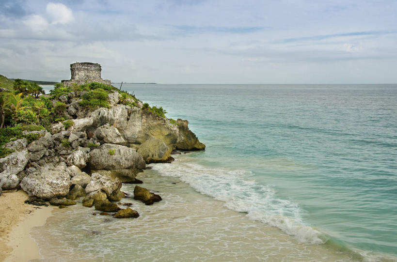 无人,横图,室外,白天,正面,旅游,度假,草地,海浪,海洋,石头,美景,名胜古迹,沙滩,植物,标志建筑,地标,建筑,墨西哥,阴影,遗迹,光线,沙子,石子,影子,墙,海岸,景观,浪花,水平线,云,云朵,辽阔,海平线,沙地,云彩,古迹,文物,娱乐,建设,古建筑,废墟,墙壁,墙面,草,蓝色,绿色,白云,蓝天,天空,阳光,自然,海水,天,享受,休闲,广阔,旅游胜地,景色,放松,晴朗,一望无际,北美,北美洲,自然风光,美洲,海景,古文明,尤卡坦半岛,尤卡坦州,图卢姆,北亚美利加洲,亚美利加洲,墨西哥合众国,仙人掌王国,加敦半岛,玛雅古城,玛雅古城遗址,玛雅遗址,犹加敦,无边无际,一马平川,大海,风浪,海,海水的波动,海滩,近岸浪,石块,涌浪,晴空,彩图,水天相接,水天一线