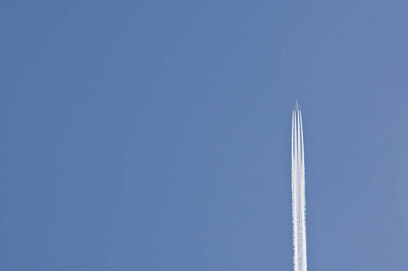 无人,横图,室外,白天,仰视,美景,西班牙,欧洲,阴影,光线,影子,景观,烟雾,蓝色,蓝天,天空,阳光,自然,天,景色,晴朗,污染,废气,南欧,自然风光,飞机尾迹,尾迹云,机尾云,飞机拉烟,云带,尾迹,万里无云,首府,西班牙王国,机尾迹,飞机尾气,阿利坎特,阿利坎特省,瓦伦西亚,巴伦西亚,瓦伦西亚自治区,晴空,晴空万里,彩图,低角度拍摄,科斯塔布兰卡