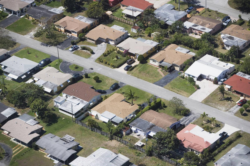 无人,家,横图,俯视,航拍,室外,白天,旅游,度假,美景,植物,城市风光,城市,道路,建筑,路,美国,一排,整齐,并列,并排,房屋,屋子,景观,公寓,建筑群,小路,交通,娱乐,建设,洋房,楼房,住宅,树,树木,排列,绿色,自然,享受,休闲,景色,放松,生长,成长,北美,北美洲,鸟瞰,队列,美洲,平行,佛罗里达,佛罗里达州,迈阿密,佛州,阳光州,北亚美利加洲,亚美利加洲,彩图,高角度拍摄,房子,县治,戴德县,迈阿密.戴德县