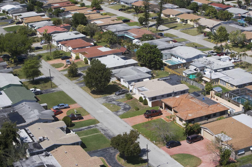 无人,家,横图,俯视,航拍,室外,白天,旅游,度假,美景,植物,城市风光,城市,道路,建筑,路,美国,一排,整齐,并列,并排,房屋,屋子,景观,公寓,建筑群,小路,交通,娱乐,建设,洋房,楼房,住宅,树,树木,排列,绿色,自然,享受,休闲,景色,放松,生长,成长,北美,北美洲,鸟瞰,队列,美洲,平行,佛罗里达,佛罗里达州,迈阿密,佛州,阳光州,北亚美利加洲,亚美利加洲,彩图,高角度拍摄,房子,县治,戴德县,迈阿密.戴德县