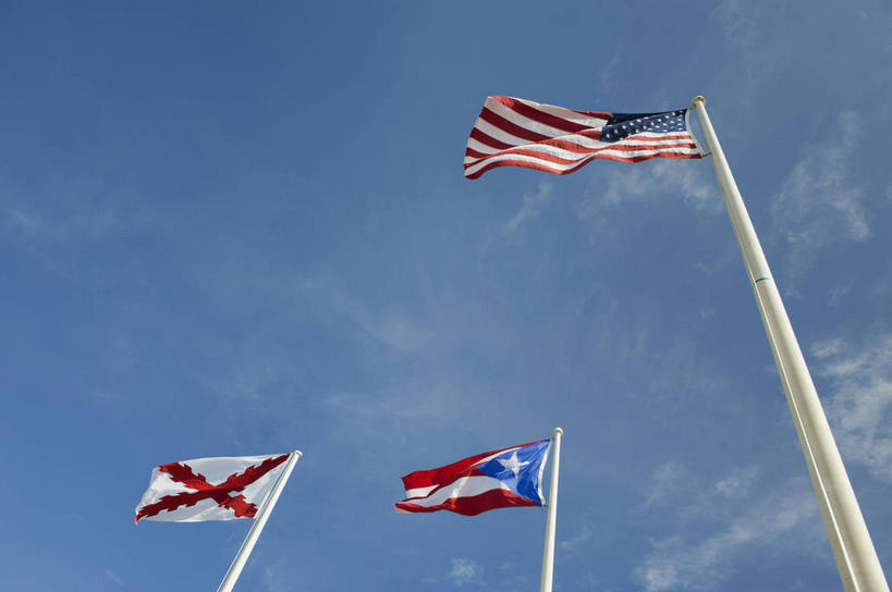 无人,横图,室外,特写,白天,仰视,旗帜,国旗,阴影,飘扬,光线,旗杆,影子,云,云朵,云彩,星条旗,蓝色,白云,蓝天,天空,阳光,天,南美,美国国旗,晴朗,飘逸,南美洲,西印度群岛,拉丁美洲,飞扬,美洲,圣胡安,首府,亚美利加洲,南亚美利加洲,圣胡安市,波多黎各,波多黎各自由邦,大安的列斯群岛,三面,旗,晴空,彩图,低角度拍摄,美利坚合众国国旗