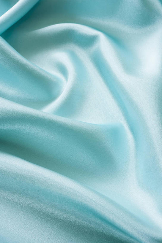 无人,竖图,俯视,室内,特写,白天,静物,纺织品,阴影,新鲜,反射,纹路,布,蚕丝,丝绸,纹理,影子,绸缎,织物,绿色,摄影,影棚,青春,布匹,生命,和平,安详,肌理,冷色,彩图,高角度拍摄,影棚拍摄,拍摄,真丝绸