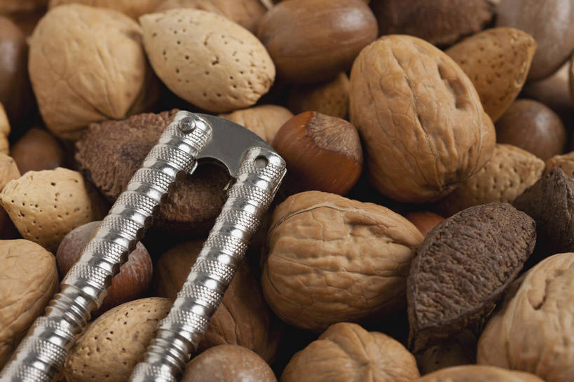 无人,横图,俯视,室内,特写,白天,杏仁,金属制品,圣诞节,一堆,许多,阴影,堆叠,堆积,节日,庆祝,反射,金属,工具,钳子,影子,核桃,坚果,果实,很多,文化,一个,干果,庆典,摄影,影棚,单个,纪念,堆,五金,胡桃,核桃钳,胡桃钳,羌桃,胡桃夹,杏子,杏梅仁,杏核仁,木落子,苦杏仁,彩图,高角度拍摄,影棚拍摄,拍摄