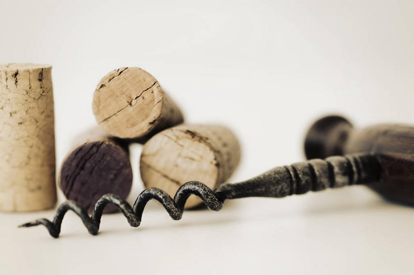 无人,横图,室内,特写,白天,白色背景,正面,静物,金属制品,阴影,朦胧,模糊,反射,金属,开瓶器,影子,开瓶,一个,四个,瓶塞,摄影,影棚,单个,开启,保存,密封,启瓶器,瓶启,红酒酒启,红酒开瓶器,红酒启瓶器,酒刀,酒开,酒起,葡萄酒开酒器,葡萄酒开瓶器,彩图,影棚拍摄,拍摄,酒具