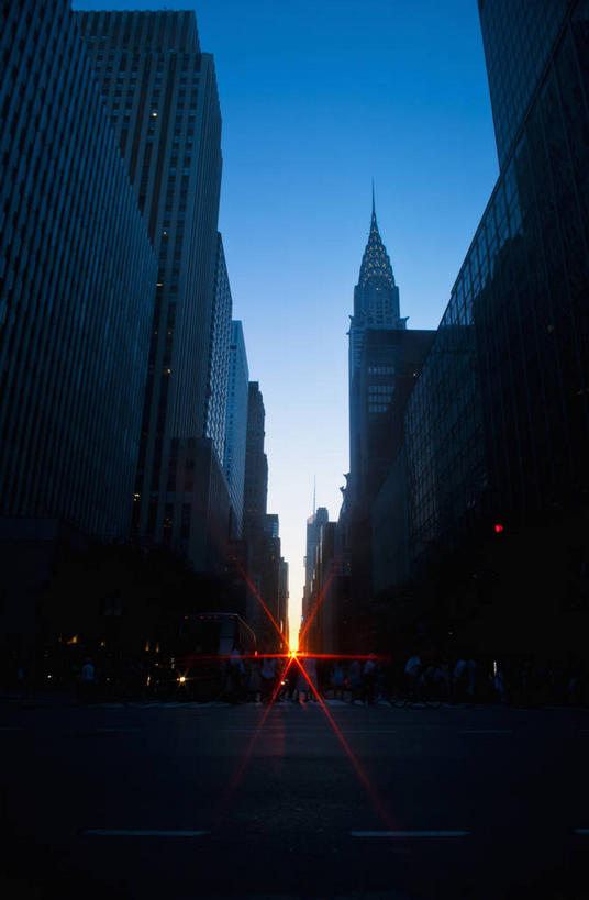 无人,高楼大厦,竖图,室外,白天,仰视,旅游,度假,日落,标志建筑,城市,大厦,地标,建筑,摩天大楼,纽约,美国,晚霞,霞光,落日,曼哈顿,背光,娱乐,建设,黄昏,享受,休闲,旅游胜地,彩霞,放松,北美,北美洲,美洲,逆光,克莱斯勒大厦,纽约州,帝国之州,帝国州,克莱斯勒大楼,北亚美利加洲,亚美利加洲,斯勒大厦,夕照,薄暮,夕阳,彩图,低角度拍摄,镜头光晕,透镜闪耀,眩光,傍晚,大楼,高层建筑,高楼,摩天楼,曼哈顿岛,斜阳