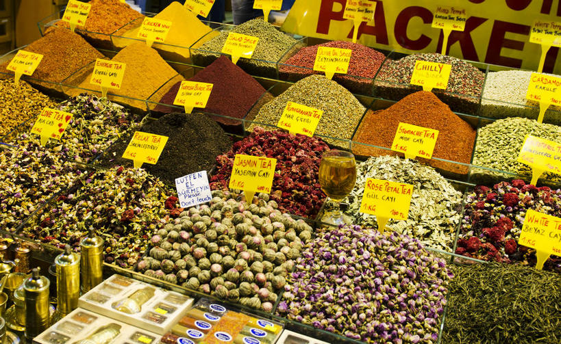 无人,商店,横图,俯视,室内,白天,购物,消费,超市,商场,一堆,堆叠,堆积,标签,调味,香料,佐料,货架,架子,价格,金融,百货,堆,配料,陈列架,选购,贸易,百货公司,价钱,作料,血拼,超市货架,代价,彩图,高角度拍摄,购物商场,购物中心,商业中心