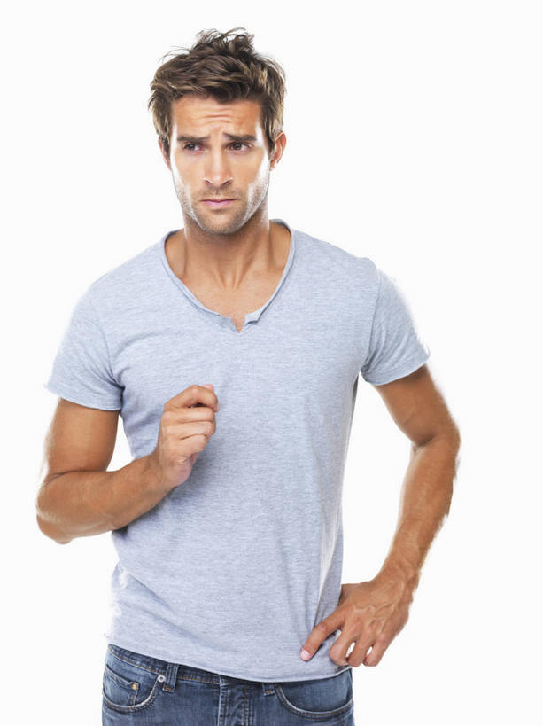 西方人,一个人,站,竖图,室内,白天,白色背景,正面,欧洲,欧洲人,仅一个男性,仅一个人,握,阴影,服装,裤子,反射,影子,注视,牛仔裤,休闲装,仅一个年轻男性,衣服,观察,看,站着,休闲,皱眉,休闲服,握着,摄影,服饰,影棚,观看,担忧,察看,忧虑,关注,忧郁,担心,男人,男性,年轻男性,白种人,站立,半身,彩图,影棚拍摄,拍摄,耽心