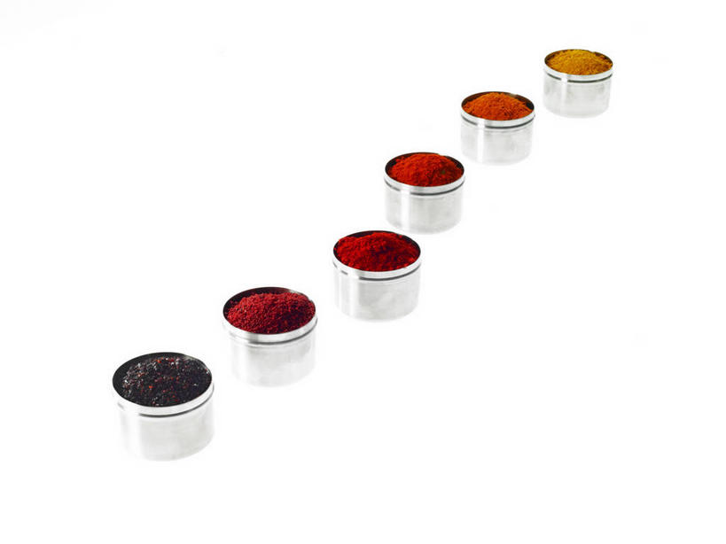 咖哩,无人,横图,俯视,彩色,室内,特写,白天,白色背景,金属制品,一堆,一排,许多,阴影,堆叠,堆积,整齐,反射,金属,粉末,影子,调料,调味,香料,佐料,银色,胡椒粉,调味品,调味料,咖喱,排列,瓶子,粉,摄影,影棚,堆,辣椒粉,配料,队列,广口瓶,作料,粉状,胡椒,彩图,高角度拍摄,影棚拍摄,拍摄,古月粉