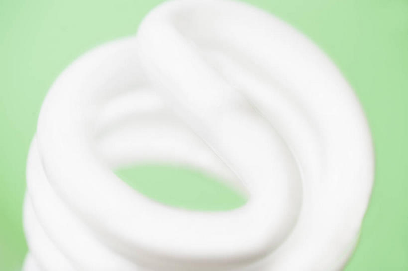 无人,横图,室内,特写,白天,正面,节能,静物,照明,绿色背景,阴影,环保,光线,灯泡,螺旋,影子,灯光,灯,节能灯,一个,灯具,摄影,影棚,能源,单个,照亮,低碳,照明工具,荧光灯,螺旋管节能灯,螺旋状,彩图,影棚拍摄,螺旋形,螺旋形状,螺旋型,拍摄