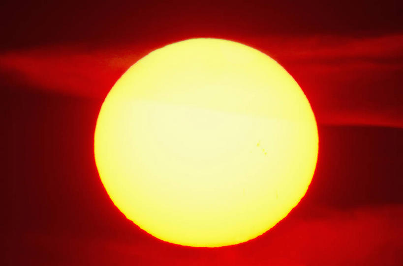 无人,横图,室外,特写,白天,仰视,兴奋,热情,美景,日落,阴影,朦胧,模糊,光线,影子,景观,晚霞,霞光,云,云朵,落日,火烧云,开放,云彩,黄色,红色,阳光,自然,黄昏,健康,温暖,景色,彩霞,奔放,活力,积极,激情,朝气,暖色,吉祥,火红,生命,自然风光,饱满,革命,热烈,赤色,充实,斗志,喜气,主动,夕照,薄暮,夕阳,彩图,低角度拍摄,欢乐,傍晚,低云,斜阳