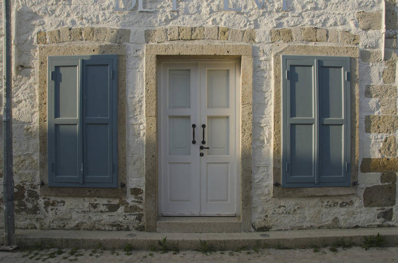 无人,家,横图,室外,白天,正面,旅游,度假,窗户,门,标志建筑,地标,建筑,土耳其,亚洲,阴影,光线,影子,房屋,墙,屋子,公寓,娱乐,建设,洋房,楼房,玻璃窗,墙壁,墙面,住宅,阳光,门框,享受,休闲,旅游胜地,放松,西亚,首府,伊兹密尔,伊兹密尔省,彩图,房子,阿拉恰特,土耳其共和国