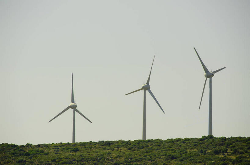 无人,横图,室外,白天,正面,旅游,度假,农业,风能,风力发电机,草地,草坪,美景,植物,风车,土耳其,亚洲,一排,阴影,环保,整齐,电力,光线,影子,景观,娱乐,设备,草,排列,三个,蓝色,绿色,蓝天,天空,阳光,自然,天,享受,休闲,发电,机械,景色,放松,工业,能源,晴朗,资源,风力机,队列,自然风光,西亚,利用,低碳,万里无云,首府,伊兹密尔,伊兹密尔省,风力发电,风力涡轮机,晴空,晴空万里,彩图,土耳其共和国