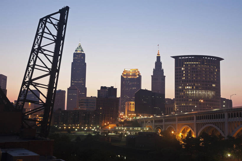 无人,家,高楼大厦,横图,全景,室外,白天,正面,度假,美景,日落,天际线,植物,城市风光,城市,大桥,大厦,建筑,立交桥,路灯,摩天大楼,桥梁,照明,美国,阴影,光线,影子,房屋,屋子,景观,晚霞,霞光,落日,高架,公寓,斜拉桥,桥,灯光,娱乐,建设,洋房,楼房,住宅,灯,树,树木,绿色,天空,自然,黄昏,天,享受,休闲,景色,彩霞,放松,生长,成长,照亮,北美,北美洲,照明设备,美洲,俄亥俄州,北亚美利加洲,亚美利加洲,俄亥俄,七叶树州,七叶果之州,夕照,薄暮,克里夫兰,克里夫兰市,克利夫兰,克利夫兰市,夕阳,彩图,傍晚,房子,大楼,高层建筑,高楼,摩天楼,美利坚合众国,斜阳