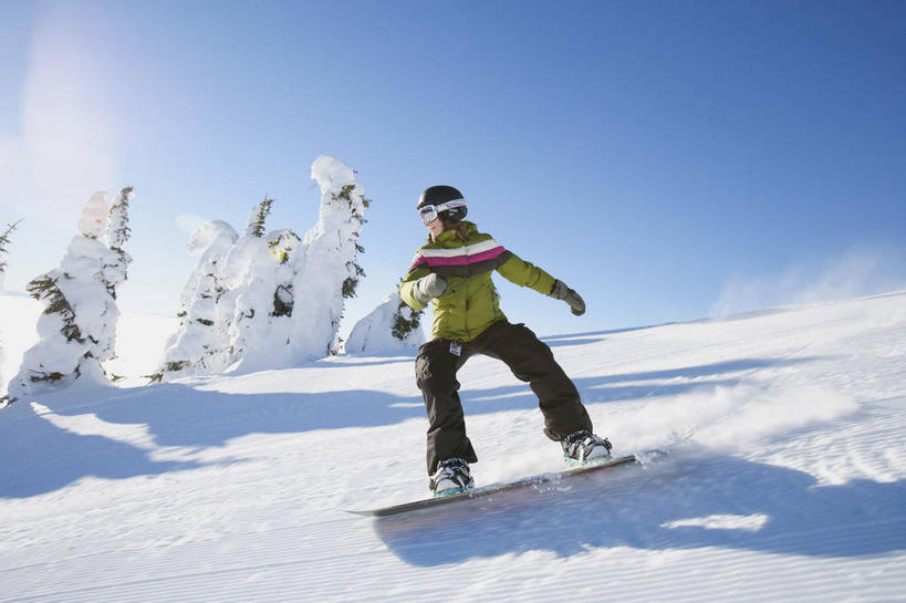 西方人,一个人,横图,室外,白天,仰视,旅游,度假,安全,美景,雪,植物,大雪,欧洲,美国,欧洲人,仅一个年轻女性,仅一个女性,仅一个人,阴影,服装,光线,眼镜,影子,积雪,景观,雪景,冬季,冬天,防护,娱乐,运动器械,树,树木,衣服,蓝色,绿色,蓝天,天空,阳光,自然,天,享受,休闲,温暖,健身器械,景色,放松,寒冷,服饰,生长,晴朗,成长,保暖,护目镜,保护,滑雪板,北美,北美洲,御寒,自然风光,滑雪镜,美洲,保险,健身器材,滑雪服,滑雪装备,蒙大拿州,万里无云,北亚美利加洲,亚美利加洲,保全,周全,安稳,安定,严寒,安全防护眼镜,蒙大拿,长空之乡,财富之州,竞技服,旅游服,冬装,平安,年轻女性,女人,女性,白种人,晴空,晴空万里,彩图,低角度拍摄,全身,雪镜,怀特菲什,防护眼镜,运动器材