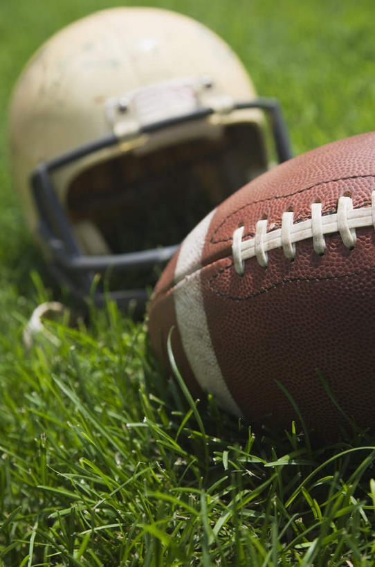 无人,竖图,俯视,室外,特写,白天,锻炼,安全,成功,运动,合作,团队,信心,竞争,橄榄球,草地,草坪,植物,帽子,头盔,防护,速度,运动器械,队伍,草,一个,绿色,安全帽,健身器械,力量,平衡,单个,保护,协调,成就,保险,健身器材,灵敏,合伙,柔韧,保全,周全,安稳,安定,美式橄榄球,耐力,平安,体育,美式足球,彩图,高角度拍摄,健身,运动器材