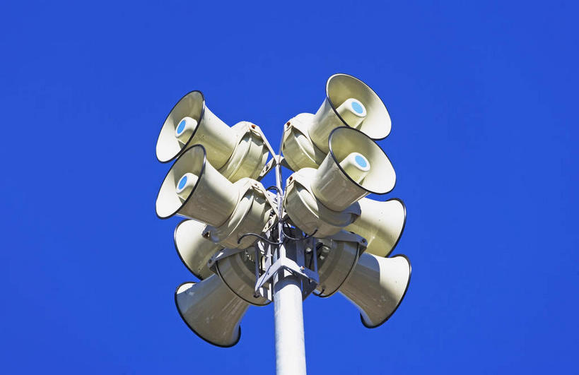 无人,横图,室外,特写,白天,仰视,一排,许多,阴影,整齐,并列,并排,光线,影子,很多,喇叭,排列,蓝色,蓝天,天空,阳光,话筒,天,晴朗,队列,传声筒,平行,万里无云,晴空,晴空万里,彩图,低角度拍摄